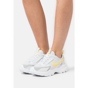 나이키 3284962 Nike 나이키 운동복 WTC7900 - 트레이너 광자 먼지/레몬 쉬폰/라이트 스모크 그레이/화