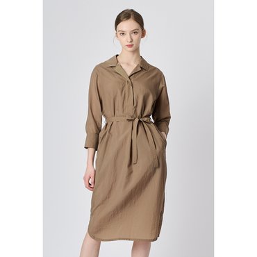 BCBG 셔츠카라 핀턱 원피스 (B3M3O674)