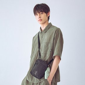 [디오디 공식]코나 트래블 스퀘어 크로스백(BLACK)