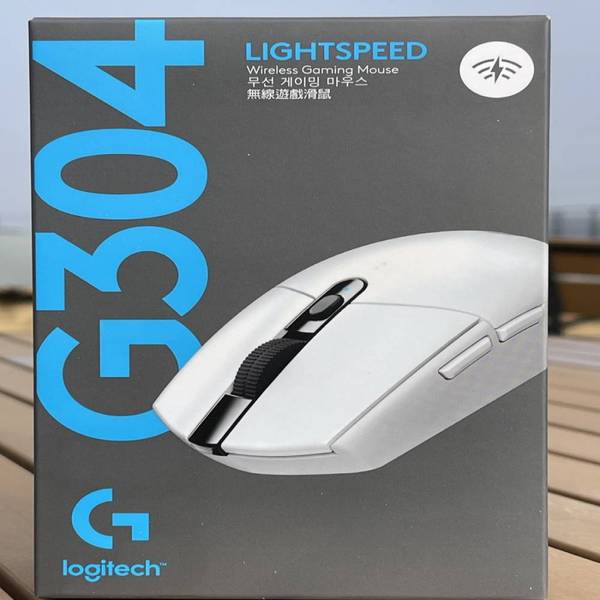 로지텍 LightSpeed 무선 게이밍 마우스 G304 화이트