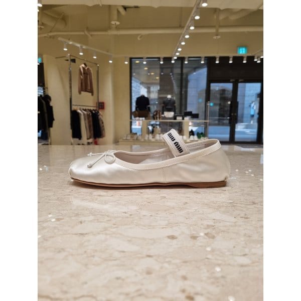 [부산점] 여성 새틴 발레리나 플랫 슈즈  5F794D-QU6-F0009