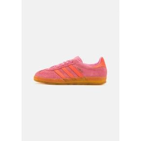 4196183 adidas GAZELLE INDOOR - Trainers beam pink/solar red 71427407