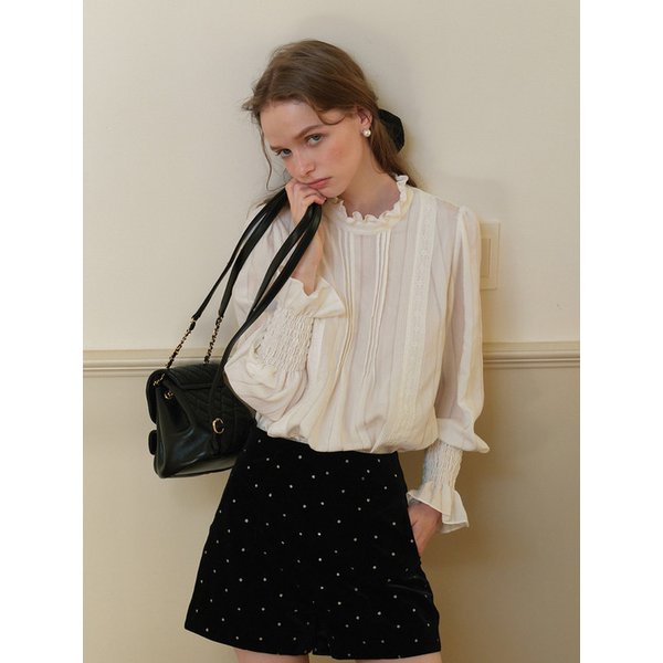 Cest_Palace style puff sleeve blouse