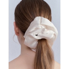 blooming pearl scrunchie_2 colors