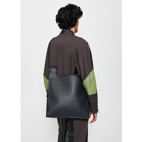 앳 콜렉티브 24PS AT.KOLLEKTIVE WILLEBEEK BAG IN BLACK