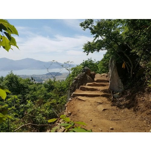 https://media.eoding.com/media/travelagent/40/imagecontent/달_0Oy7gEH.jpg