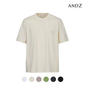 유니버스 로고 자수 반팔티_BLD2TR3501