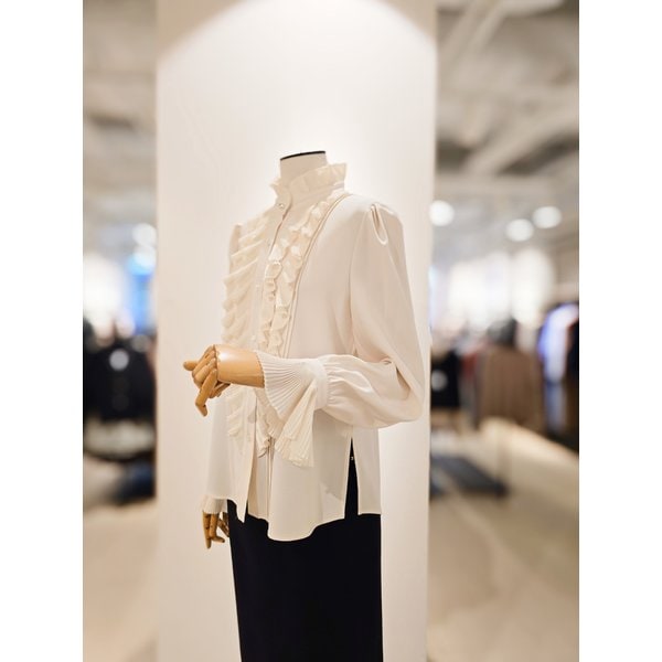 [파주점] [더아이잗컬렉션]아코디언 러플 레이스 블라우스 CR2A0BL311