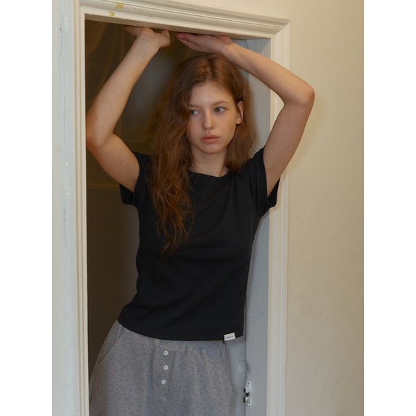 ANC ESSENTIAL ROUND T-SHIRT _BLACK