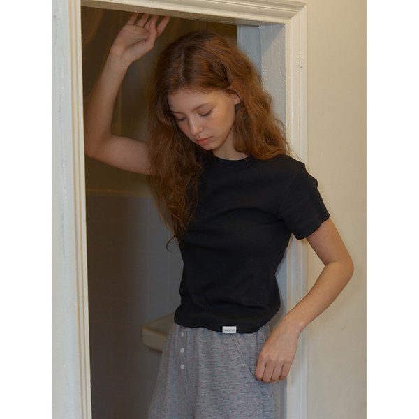 ANC ESSENTIAL ROUND T-SHIRT _BLACK