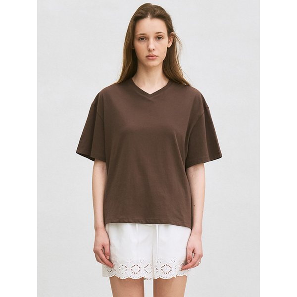 v-neck loose-fit T-shirt (brown)