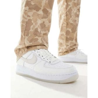 나이키 4742939 Nike Air Force 1 07 sneakers in white and light gray