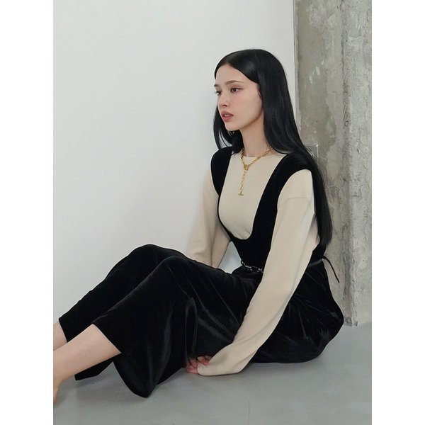 모르 MORRE 벨벳 점프수트 (블랙)