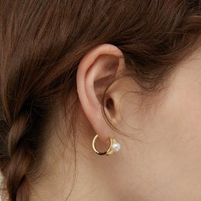 Mild pearl point earring