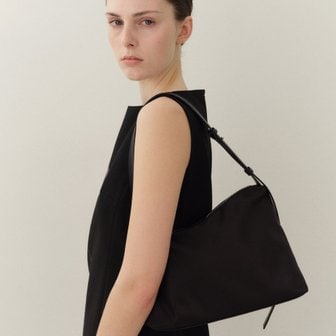 로서울 Rowie nylon shoulder bag Black