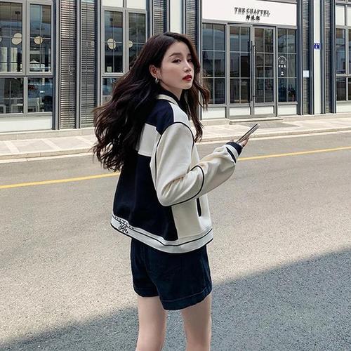 [짝꿍닷컴] 여성 바시티 레터링 자수 포인트 기장 숏자켓 LK-J013(2)