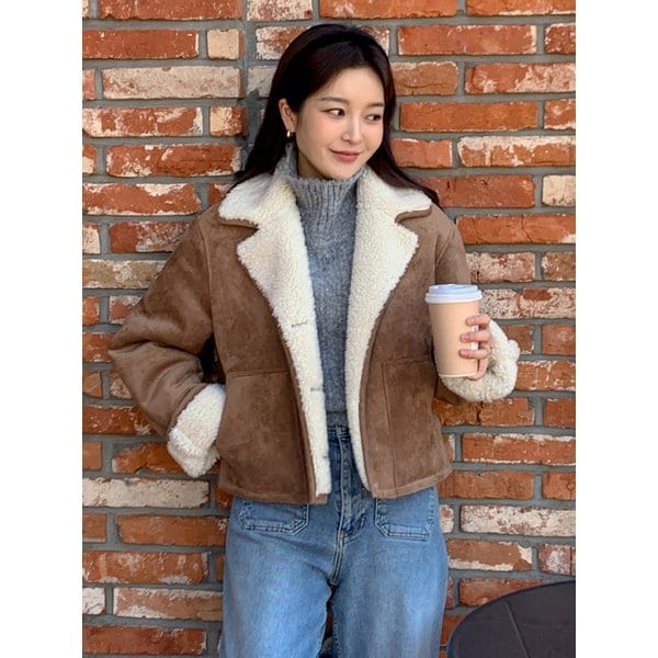 Wide Collar Short Mustang Brown AT5JUF049BW