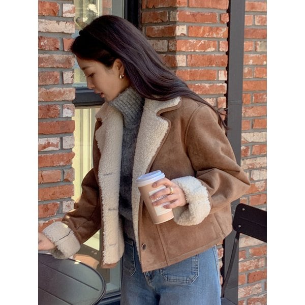 Wide Collar Short Mustang Brown AT5JUF049BW