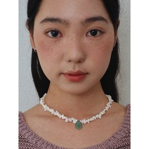 white chips drop necklace