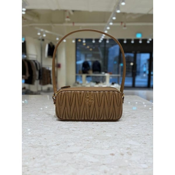 [시흥점] 여성 마테라쎄 나파 파우치 숄더백 5NE024-AFPP-F098L