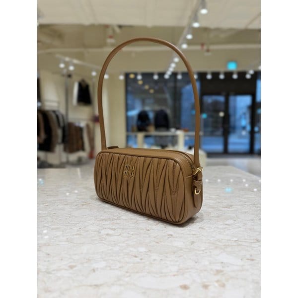 [시흥점] 여성 마테라쎄 나파 파우치 숄더백 5NE024-AFPP-F098L