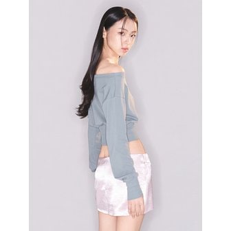 에이알유 OFF-SHOULDER CROP TOP