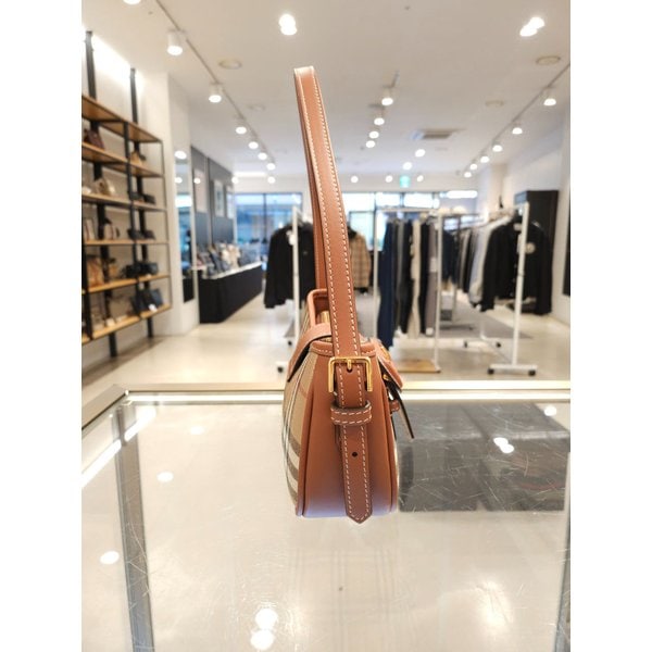 [부산점] 여성 버클 스트랩 슬링 숄더백 8070563