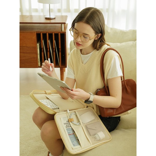 에크루 레더 아이패드파우치 11인치