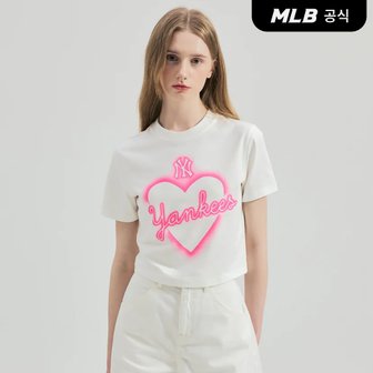 MLB [코리아공식] 여성 하트 미듐로고 슬림 크롭 반팔 티셔츠 NY (Ivory)