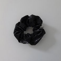 gloss scrunchie - black