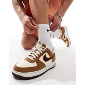 4884280 Nike Air Force 1 07 sneakers in brown and off white