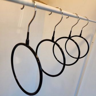 2. 소품걸이 스카프..