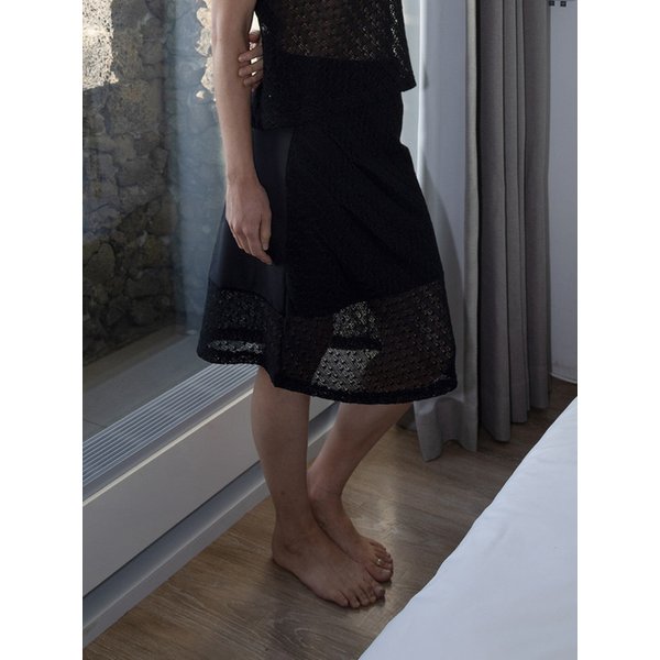 Scratch Drape Knit Skirt in Black