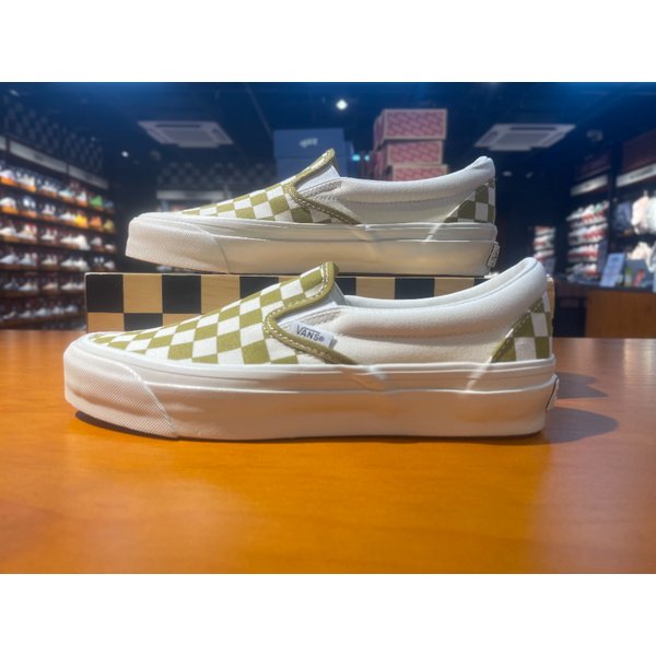 [여주점] (남여공용) 스니커즈 Lx 프리미엄 체커보드 슬립온 98 (골드) (VN000D9PEMJ)