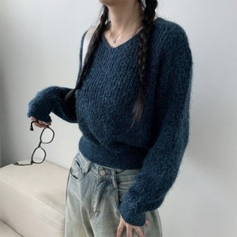 신세계라이브쇼핑 [옷자락] 여자 겨울 솔잎 브이넥 크롭 퍼프 부클 긴팔 니트