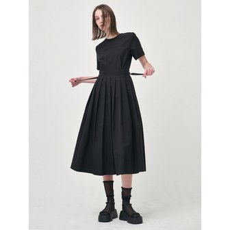 에트몽 Half Sleeve Pleats Dress, Black