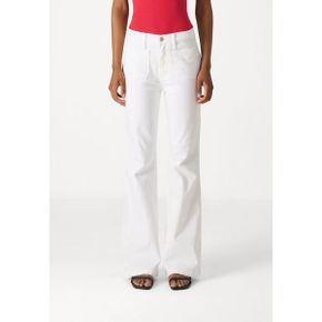 4747488 GAP 70S FLARE PATCH - Bootcut jeans optic white