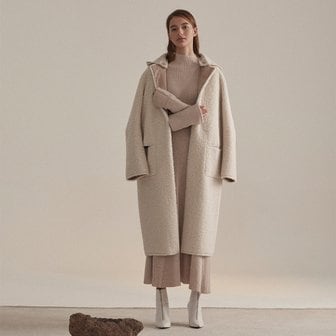 뮤제 Mouton Faux-Shering Reversible Long Mustang Coat_Ecru Ivory