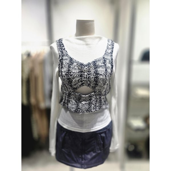 [여주점] 케이블 니트 베스트 세트 슬림 반하이넥 티셔츠 EQ4CL160