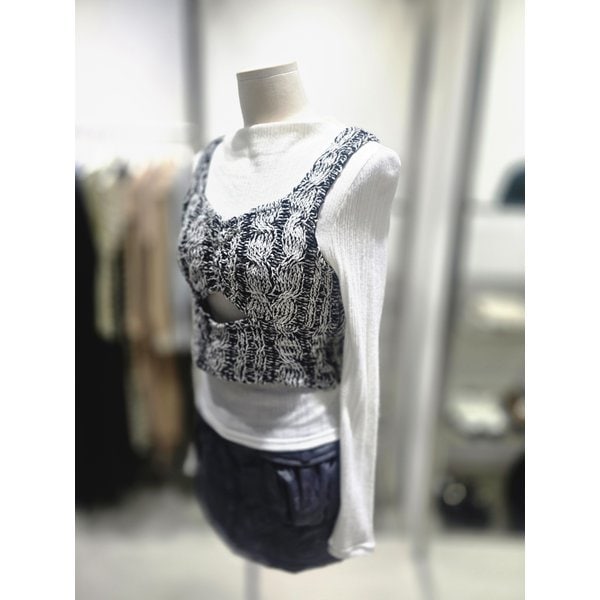 [여주점] 케이블 니트 베스트 세트 슬림 반하이넥 티셔츠 EQ4CL160