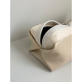 round pencilcase _ Leather ivory