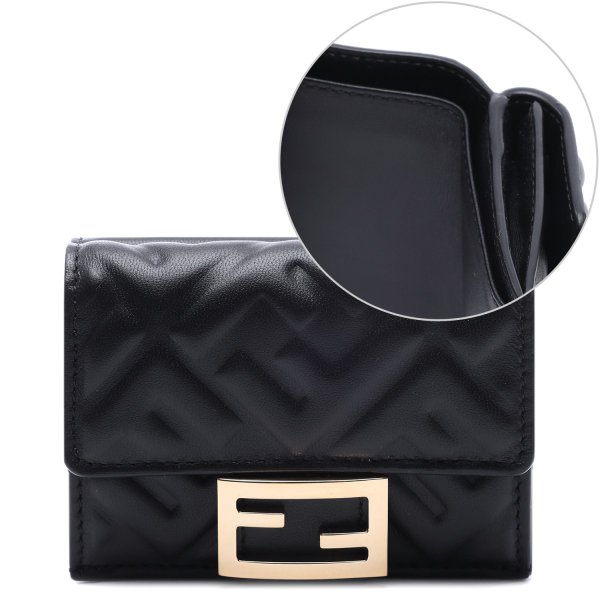 [부산점] 26SS 여성 바게트 마이크로 트리폴드 반지갑 (8M0395 AAJD F0KUR 26S)