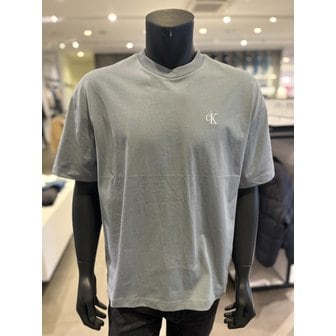 Calvin Klein Jeans [부산점] [CK진]남여공용 엠보스 로고 반팔 티셔츠 (J400280-PN6)