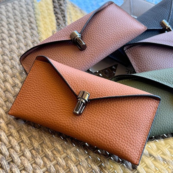 [옷자락] 여자 멀티컬러 소가죽 메탈 버클 핸들용 장지갑