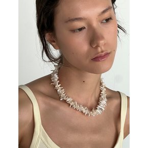 Water Glint Pearl Necklace