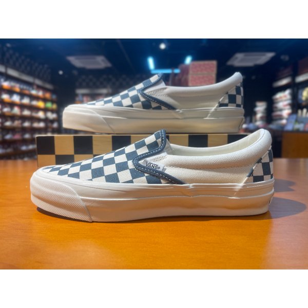 [여주점] (남여공용) 스니커즈 Lx 프리미엄 체커보드 슬립온 98 (블루) (VN000D9P12S)