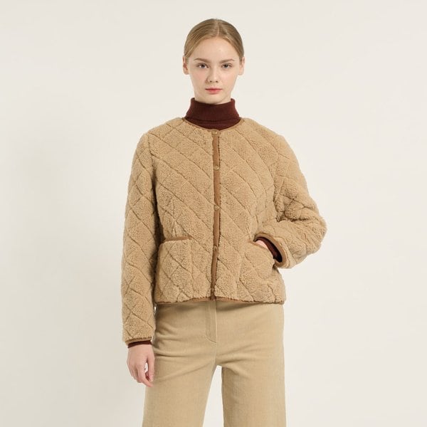 [여주점] 라운드넥 부클 크롭 퀼팅 점퍼 B5D9R133