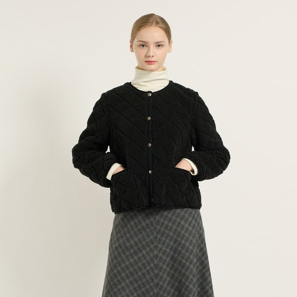 [여주점] 라운드넥 부클 크롭 퀼팅 점퍼 B5D9R133