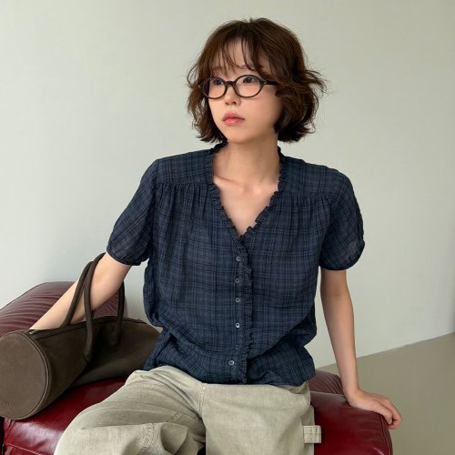 틸아이다이 Check frill V-neck blouse [TISU07BL07]_Navy
