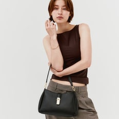 DCBA5F161BK[CLA] 블랙 소가죽 체크 장식 포인트 숄더백